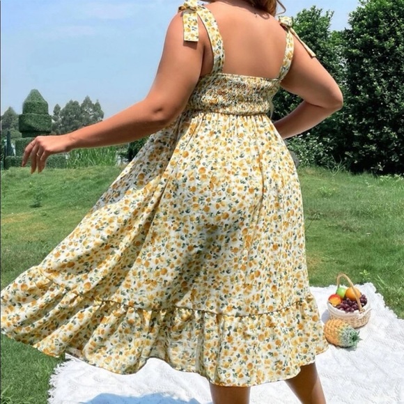 Boho Plus Size Floral Print Shirred Smocked Dress - Picture 3 of 6